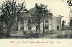 4164 Gezicht op de zijgevel van het St.-Josephhuis (Gebouw van de R.K. Werklieden Vereniging St. Joseph, Obrechtstraat) ...